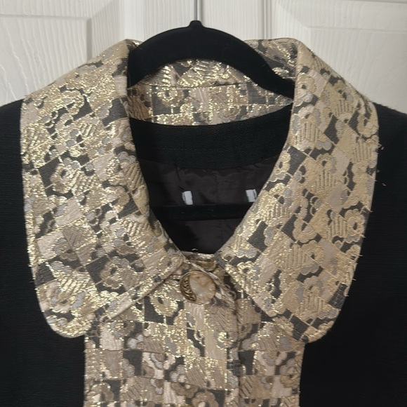 Gorgeous, vintage dolce and Gabbana blazer with gold accent and buttons size XS - Picture 4 of 7
